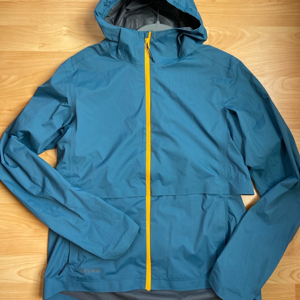Janji Rainrunner Pack Jacket 2.0 (Women’s Medium, Cascade blue)